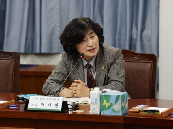 여성정책특별위원회 제2차 회의 첨부이미지 : 24년02월01일 여성정책특별위원회 제2차 회의 - 036.jpg