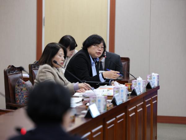 여성정책특별위원회 제2차 회의 첨부이미지 : 24년02월01일 여성정책특별위원회 제2차 회의 - 017.jpg