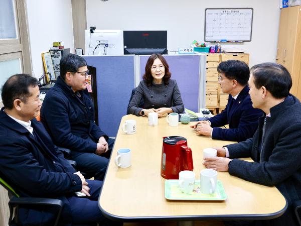 광양시 햇빛마을주간보호센터 위문 첨부이미지 : 24년02월02일 광양시 햇빛마을주간보호센터 위문 -03.jpg
