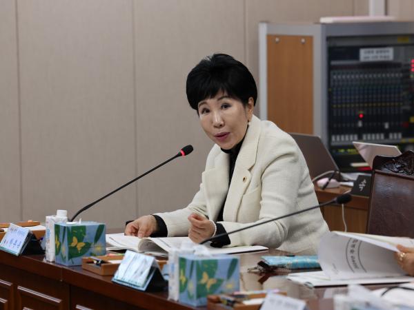 여성정책특별위원회 제2차 회의 첨부이미지 : 24년02월01일 여성정책특별위원회 제2차 회의 - 040.jpg