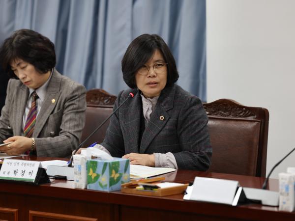여성정책특별위원회 제2차 회의 첨부이미지 : 24년02월01일 여성정책특별위원회 제2차 회의 - 026.jpg