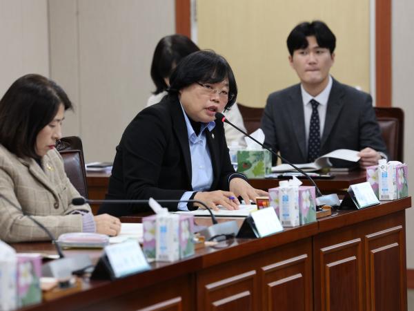 여성정책특별위원회 제2차 회의 첨부이미지 : 24년02월01일 여성정책특별위원회 제2차 회의 - 046.jpg