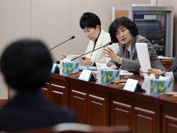 여성정책특별위원회 제2차 회의 첨부이미지 : 24년02월01일 여성정책특별위원회 제2차 회의 - 033.jpg