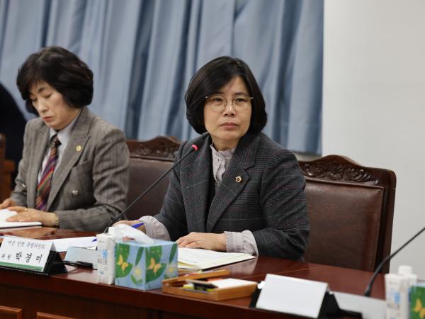 여성정책특별위원회 제2차 회의 첨부이미지 : 24년02월01일 여성정책특별위원회 제2차 회의 - 024.jpg