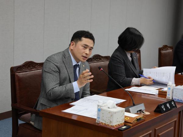 전라남도 노후산업단지 특별위원회 현황 보고회 첨부이미지 : 24년02월01일 전라남도 노후산업단지 특별위원회 현황 보고 - 010.jpg