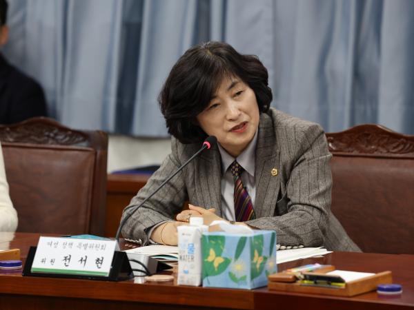 여성정책특별위원회 제2차 회의 첨부이미지 : 24년02월01일 여성정책특별위원회 제2차 회의 - 035.jpg