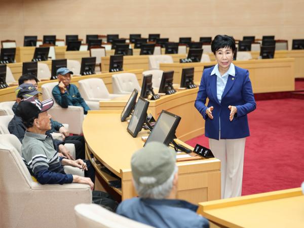 지역구 주민 전남의회방문 첨부이미지 : 24년04월24일 한춘옥 의원 지역구 주민 의회 방문_07.jpg