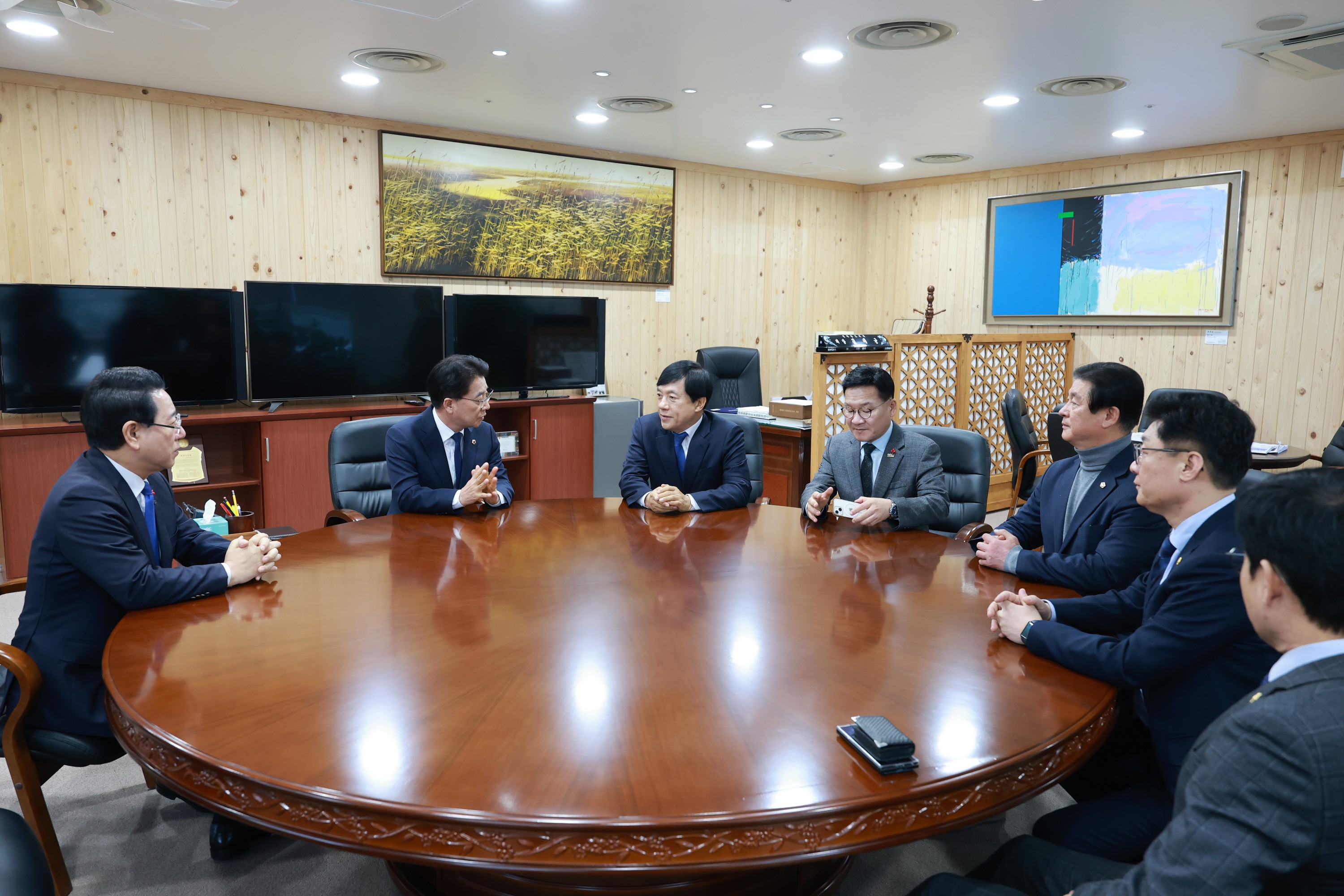 25년12월16일 이성윤 국회의원 도의회 내방 - 0043