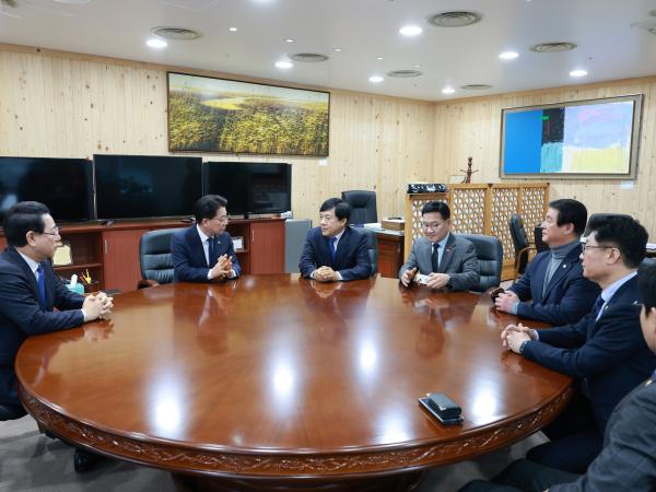 25년12월16일 이성윤 국회의원 도의회 내방 - 004 3