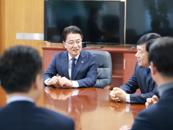 25년12월16일 이성윤 국회의원 도의회 내방 - 010 2