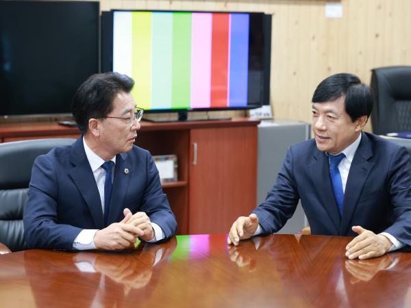 25년12월16일 이성윤 국회의원 도의회 내방 - 007 5