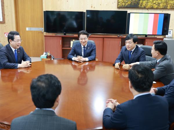 25년12월16일 이성윤 국회의원 도의회 내방 - 011 7