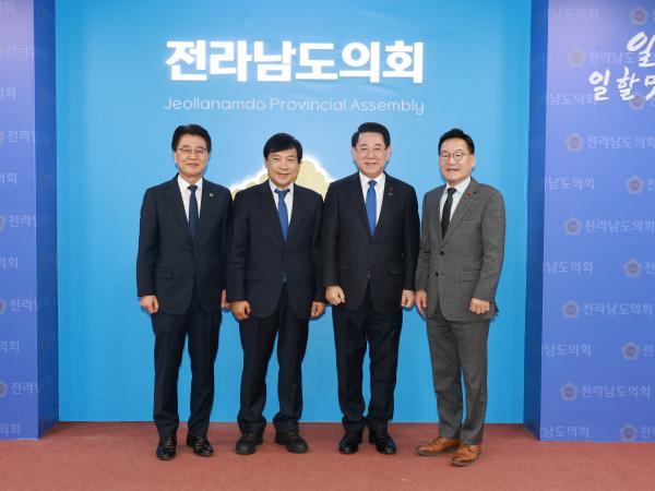 25년12월16일 이성윤 국회의원 도의회 내방 - 019 8