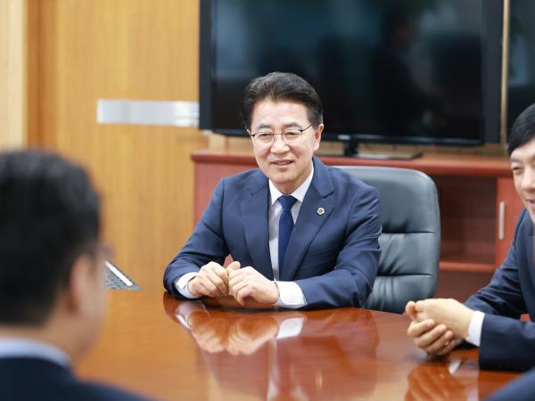 25년12월16일 이성윤 국회의원 도의회 내방 - 009 6