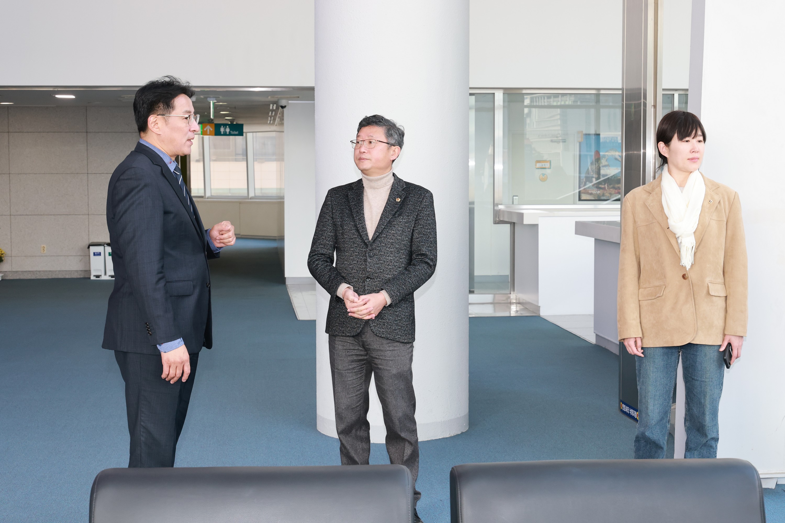 25년12월17일 세종특별자치시의회 운영위원장 도의회 방문 - 0178