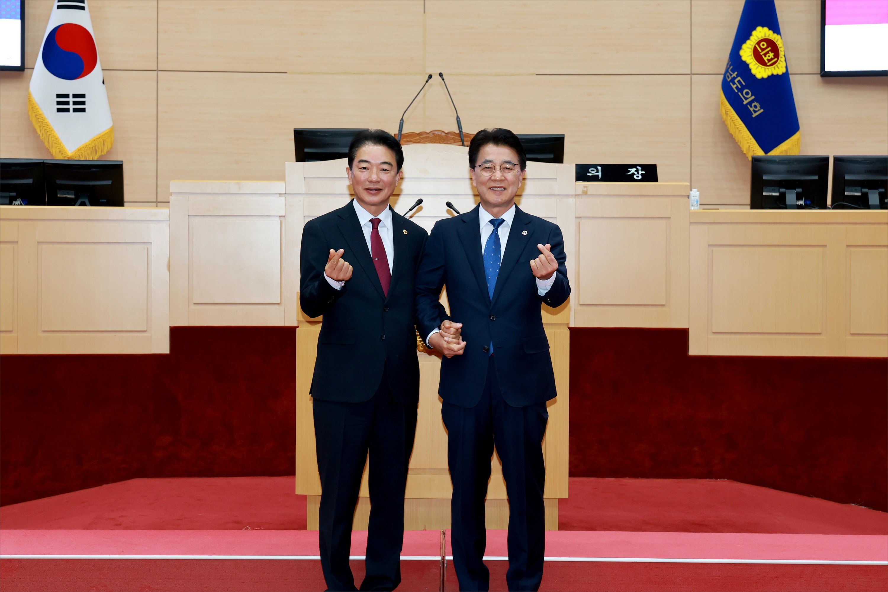 25년12월17일 전라남도의회-경상남도의회 공동협력 업무협약 체결식 - 0358