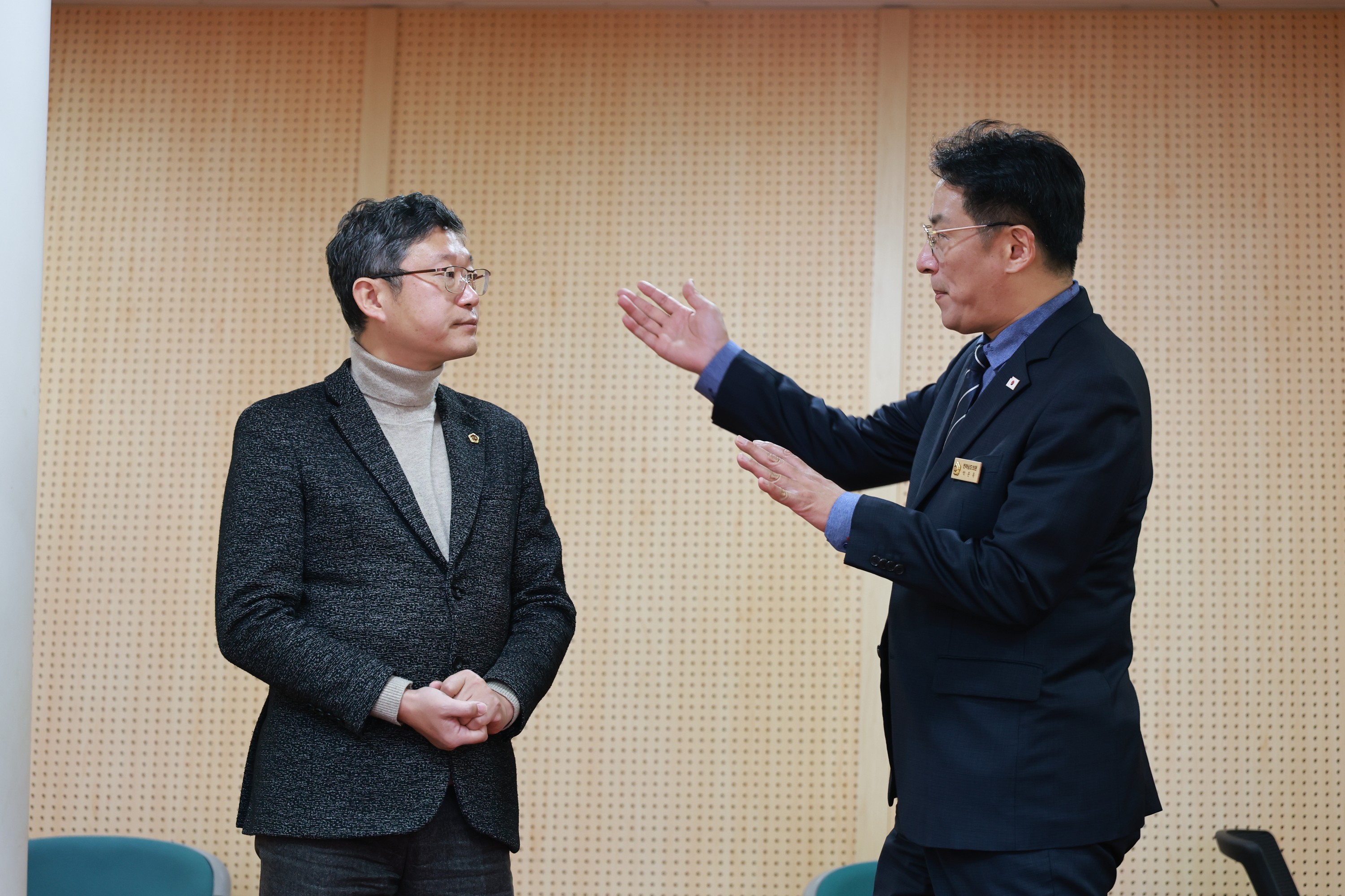 25년12월17일 세종특별자치시의회 운영위원장 도의회 방문 - 0169