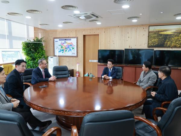 25년12월17일 전라남도의회-경상남도의회 공동협력 업무협약 체결식 - 004 2