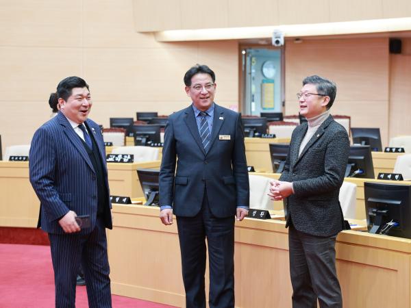 25년12월17일 세종특별자치시의회 운영위원장 도의회 방문 - 015 3