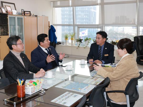 25년12월17일 세종특별자치시의회 운영위원장 도의회 방문 - 004 4