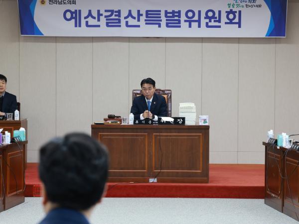 25년12월10일 전라남도교육비특별회계 2026년도 예산안 심사 - 007 5