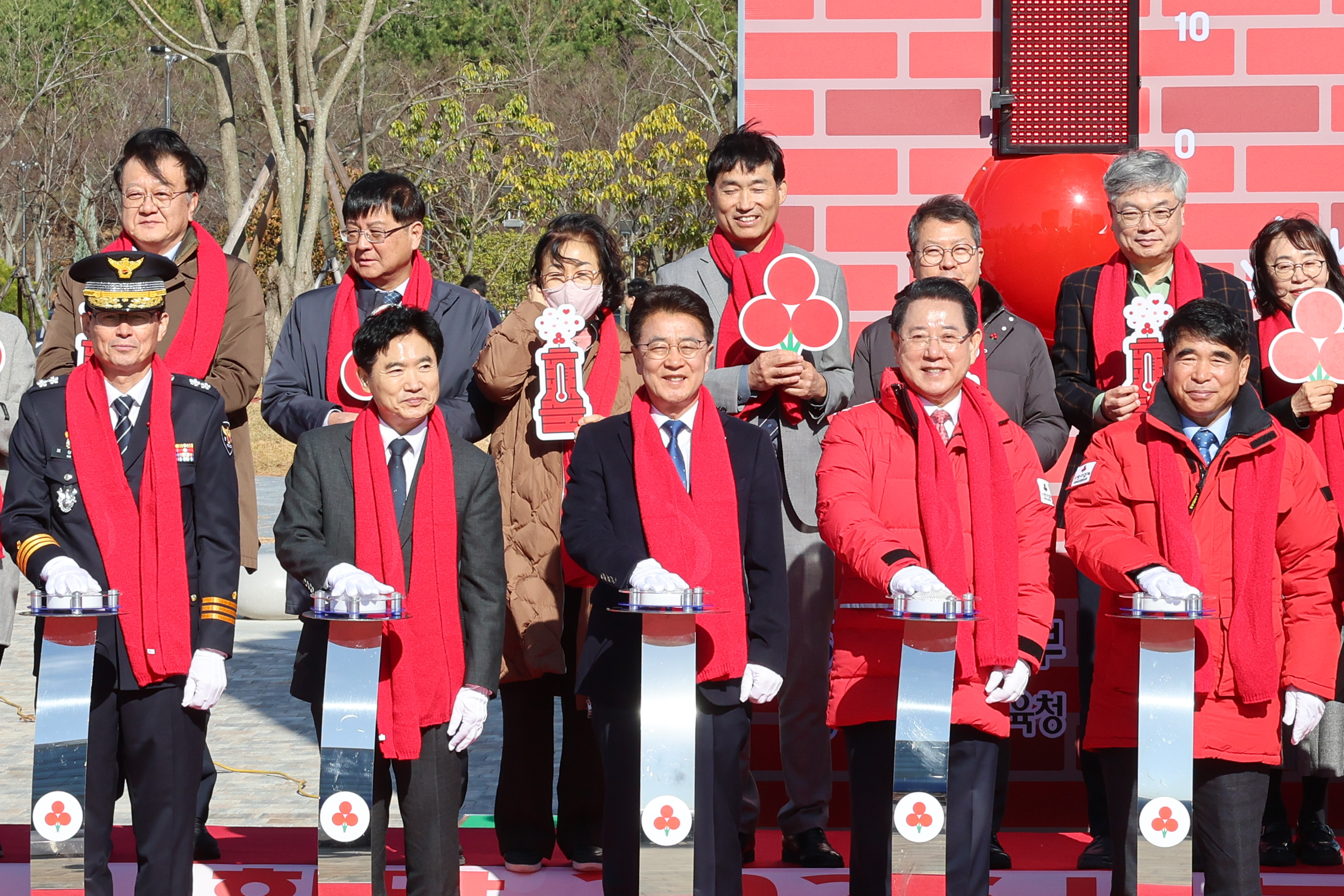 25년12월01일 희망 2026 나눔캠페인 사랑의 온도탑 제막식 (17)3