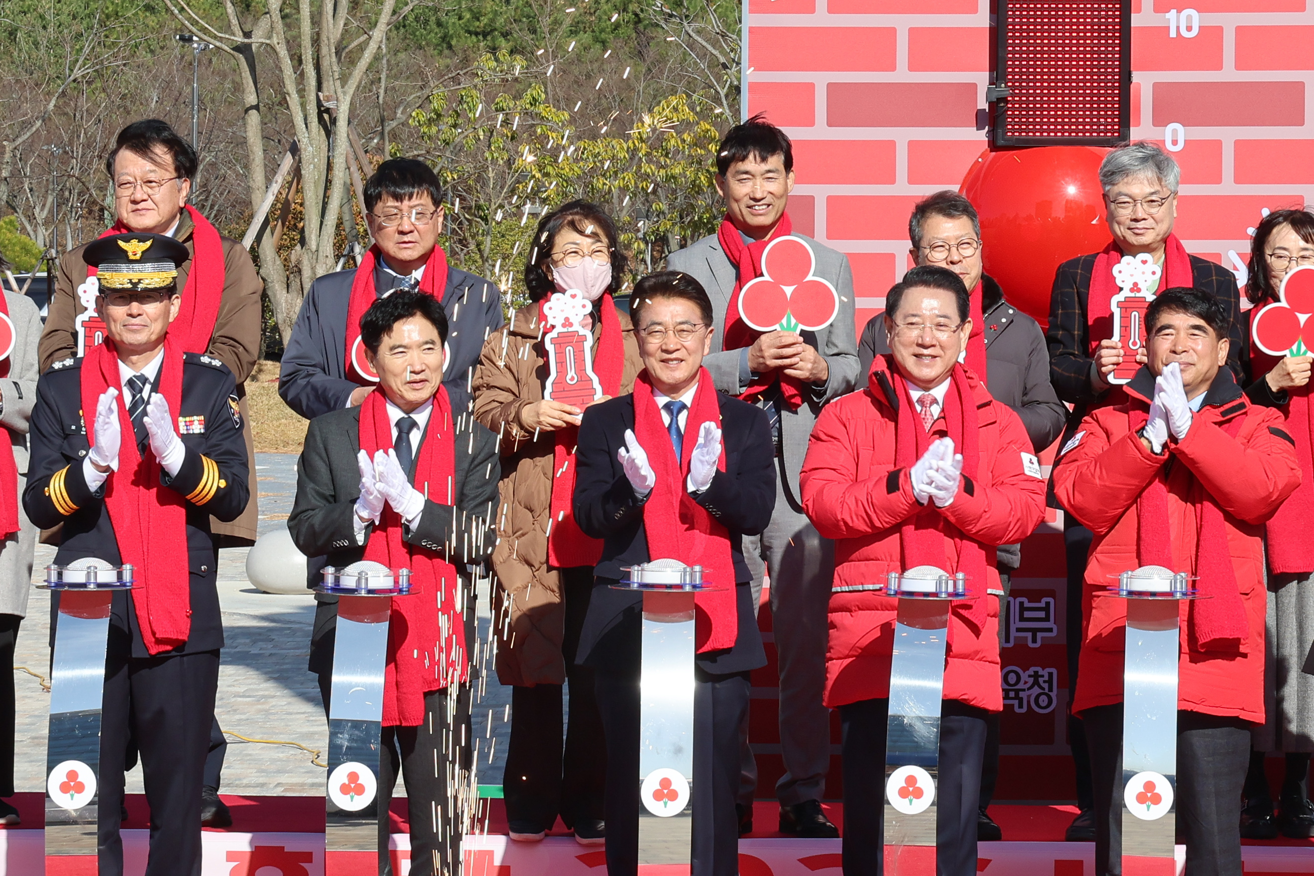 25년12월01일 희망 2026 나눔캠페인 사랑의 온도탑 제막식 (19)4