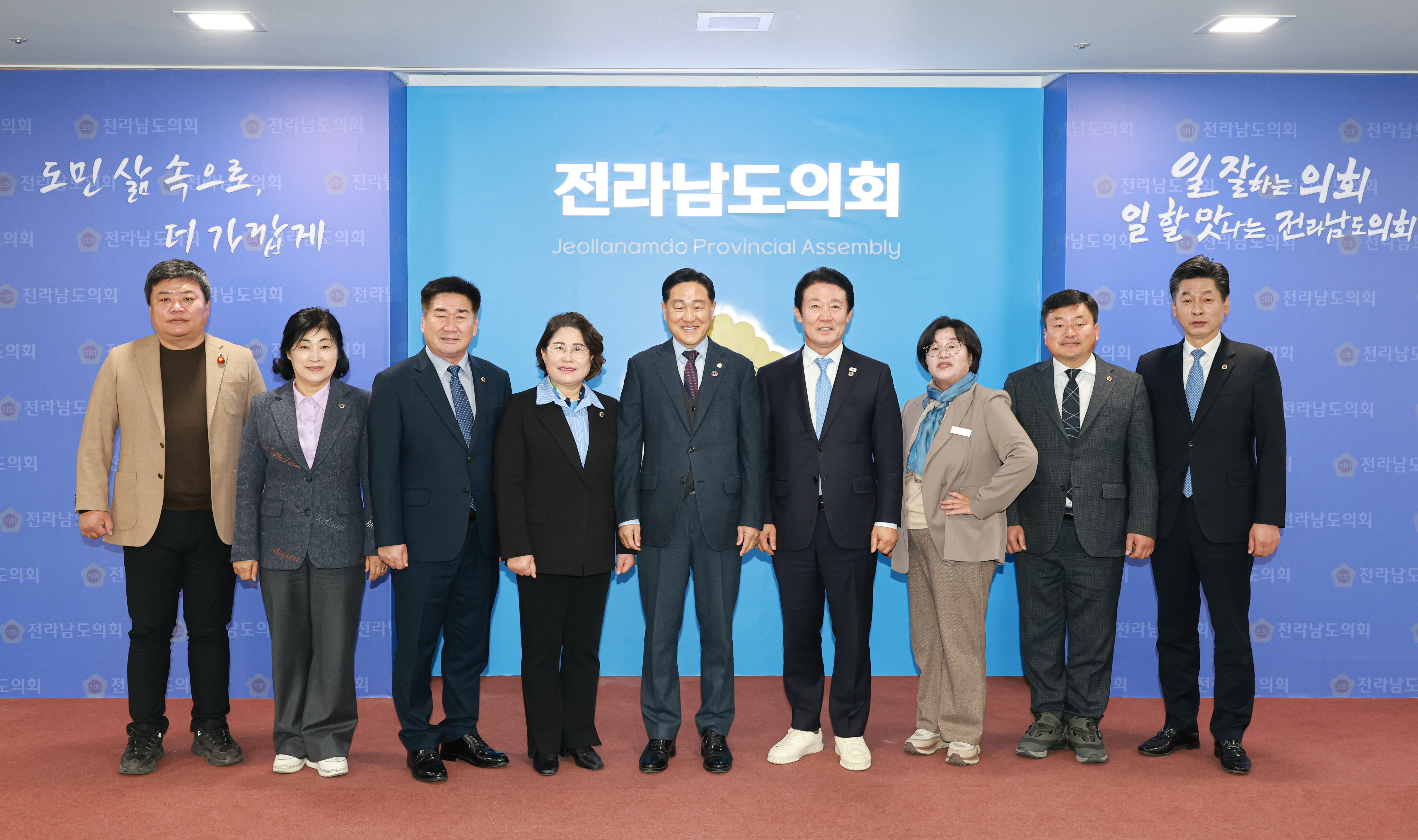 25년12월09일 기획행정위원회 단체사진 (5)5