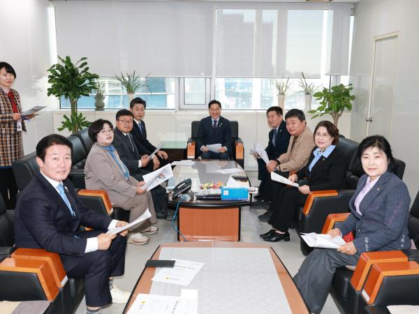 25년12월09일 기획행정위원회 단체사진 (4) 4