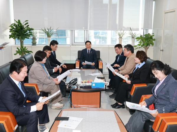 25년12월09일 기획행정위원회 단체사진 (3) 3