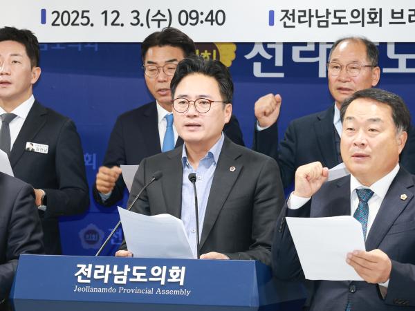 25년12월03일 12·3 위헌적 계엄 책임 규명 및 재발 방지 촉구 성명 기자회견 (3) 4