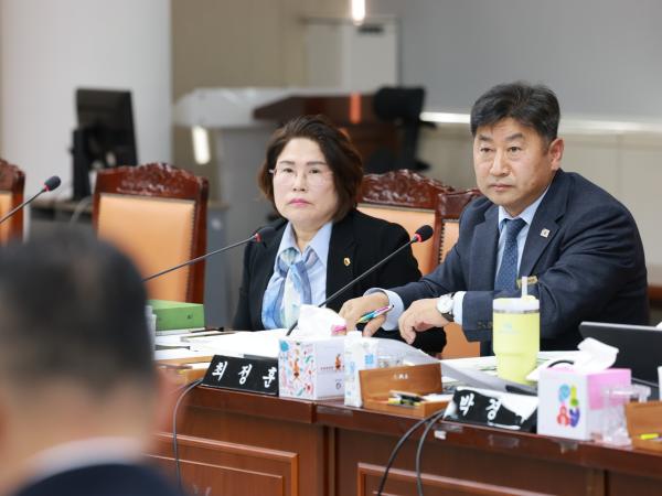 25년11월26일 전라남도 2025년 제3회 추가경정 예산안 심사 - 035 8