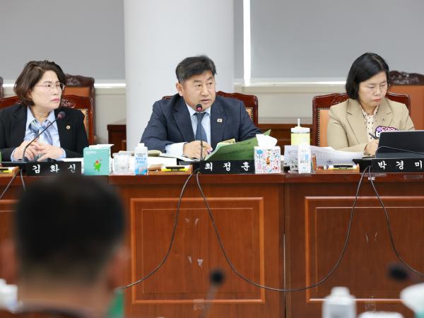 25년11월26일 전라남도 2025년 제3회 추가경정 예산안 심사 - 031 4