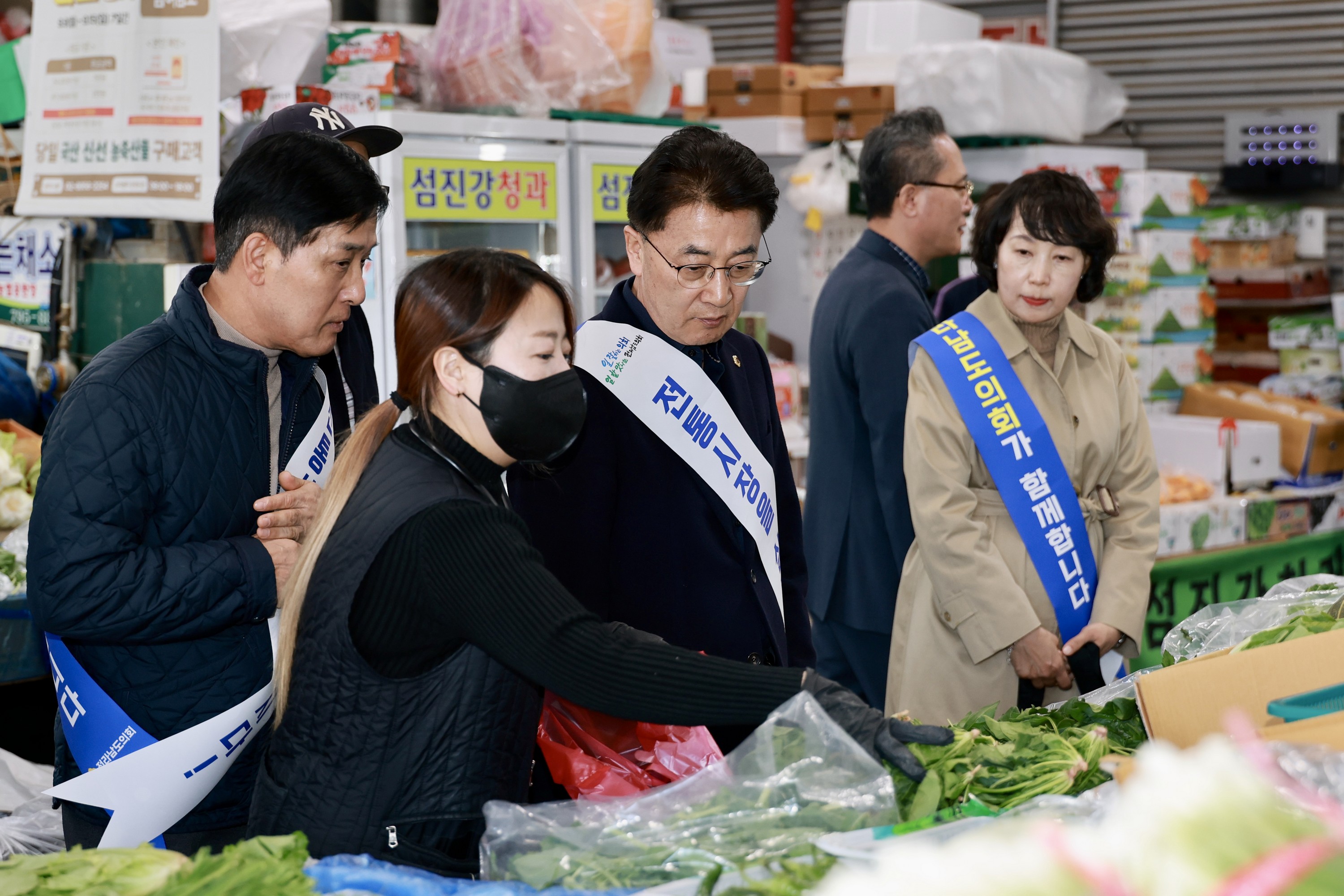 25년11월24일 민생경제 회복 전통시장 장보기 캠페인 - 0561