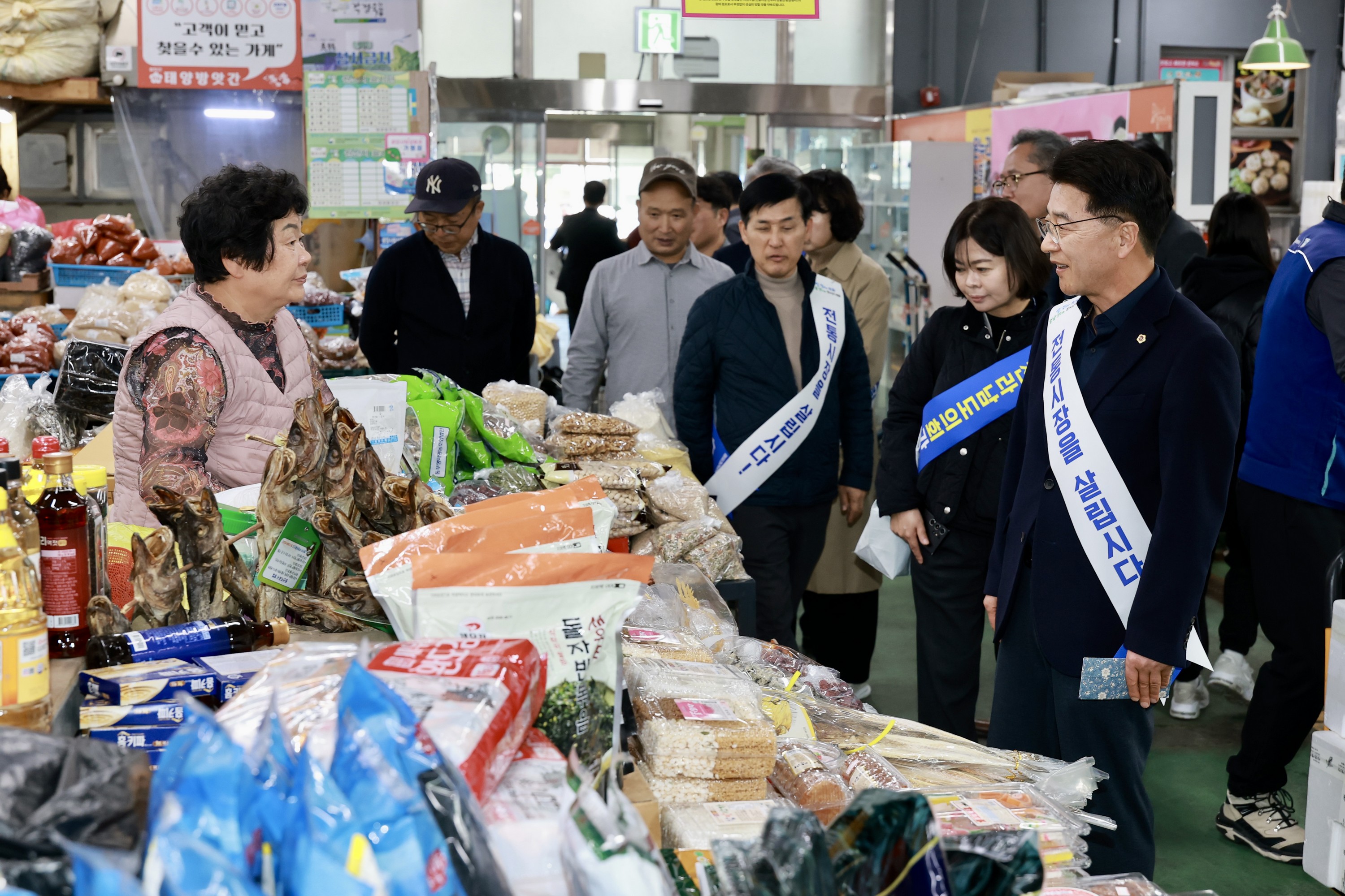 25년11월24일 민생경제 회복 전통시장 장보기 캠페인 - 0697