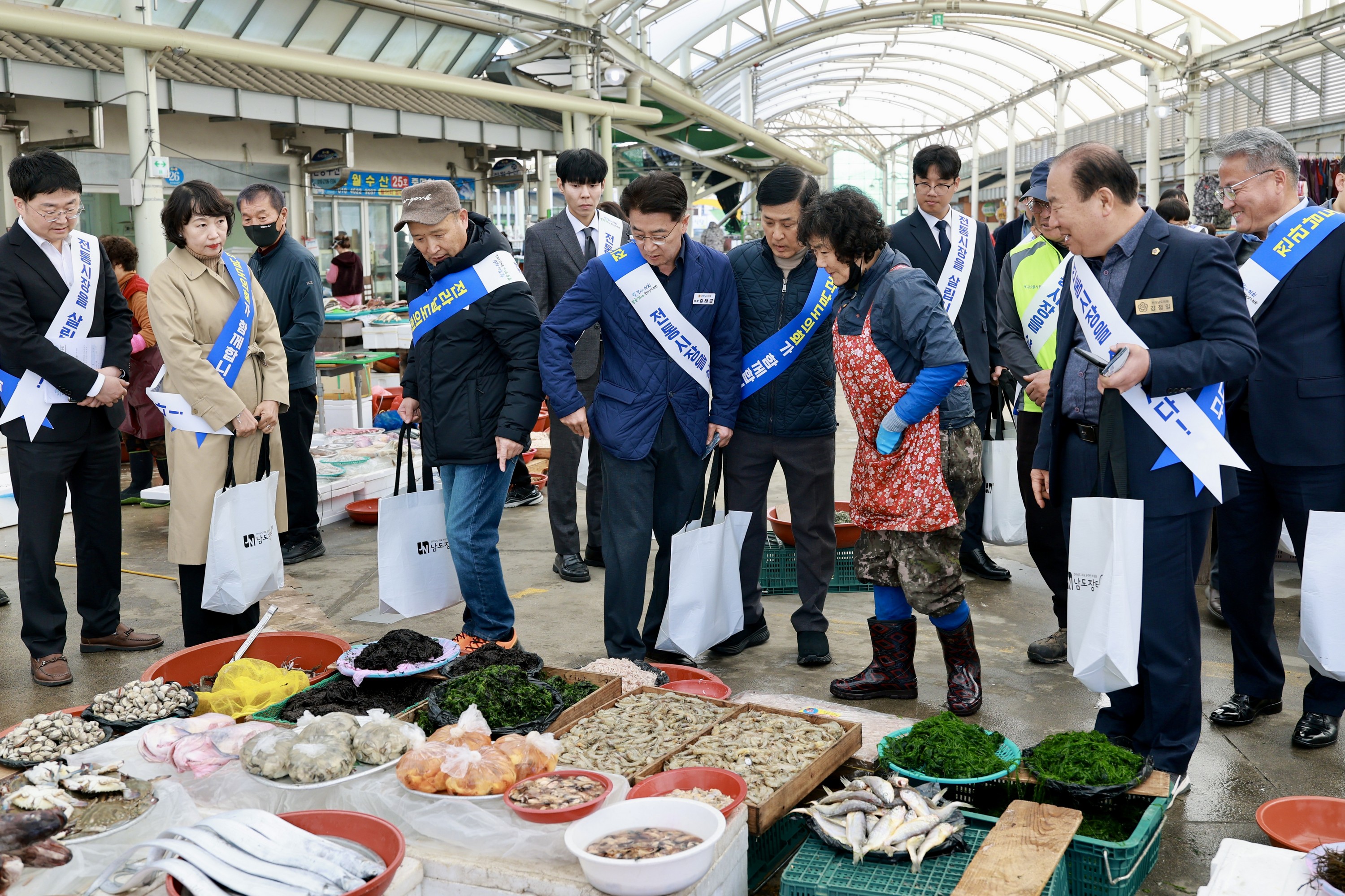 25년11월24일 민생경제 회복 전통시장 장보기 캠페인 - 0287