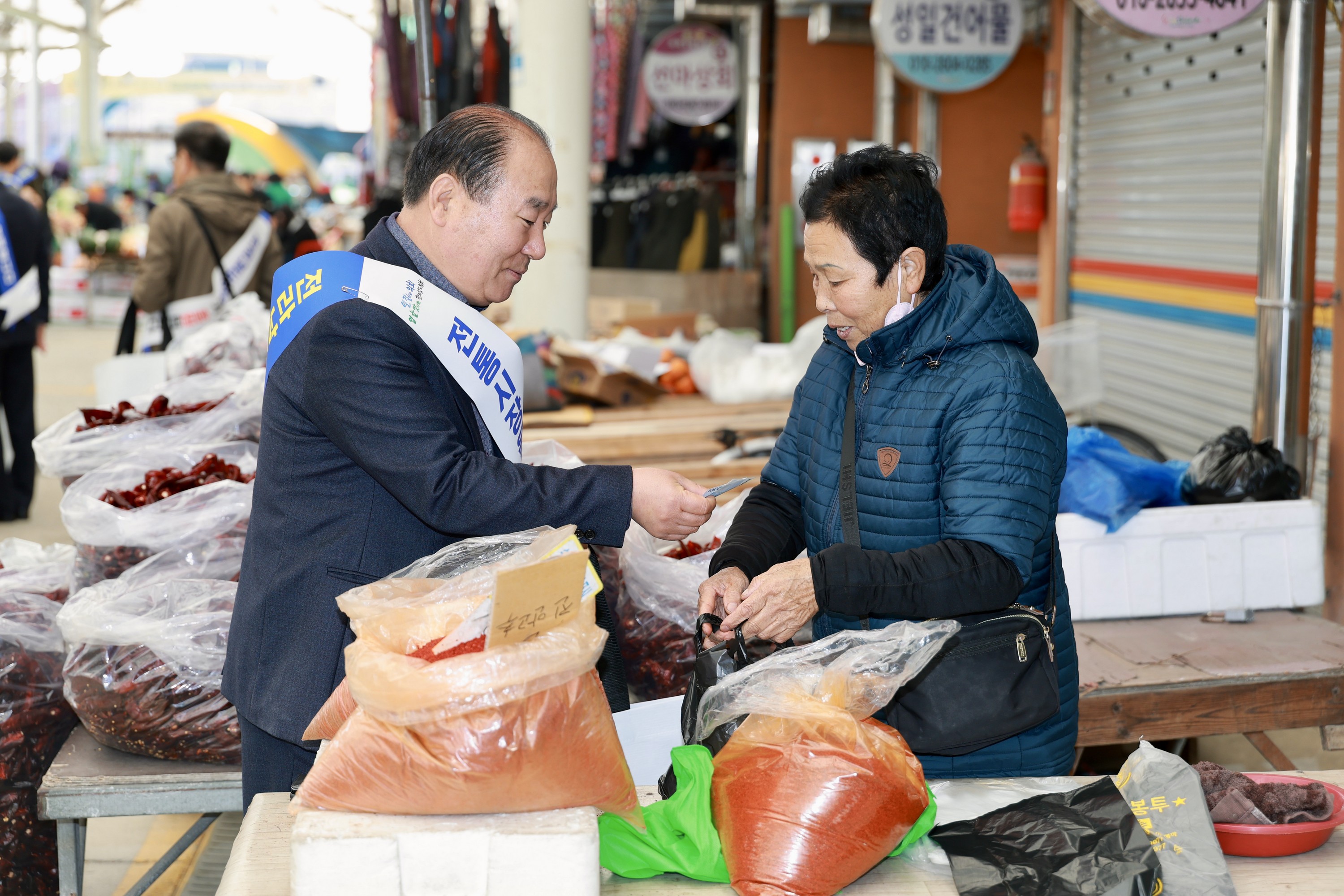 25년11월24일 민생경제 회복 전통시장 장보기 캠페인 - 0291