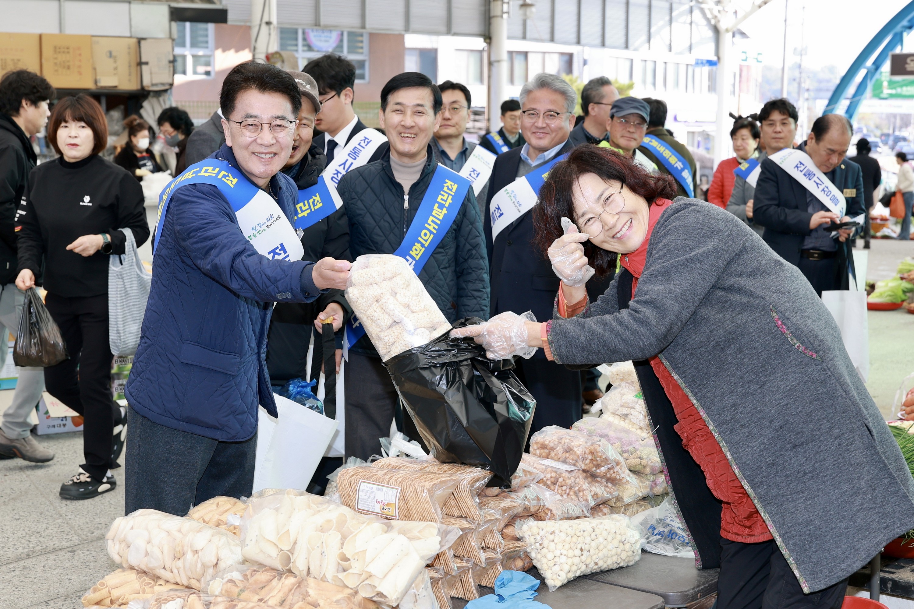 25년11월24일 민생경제 회복 전통시장 장보기 캠페인 - 0349