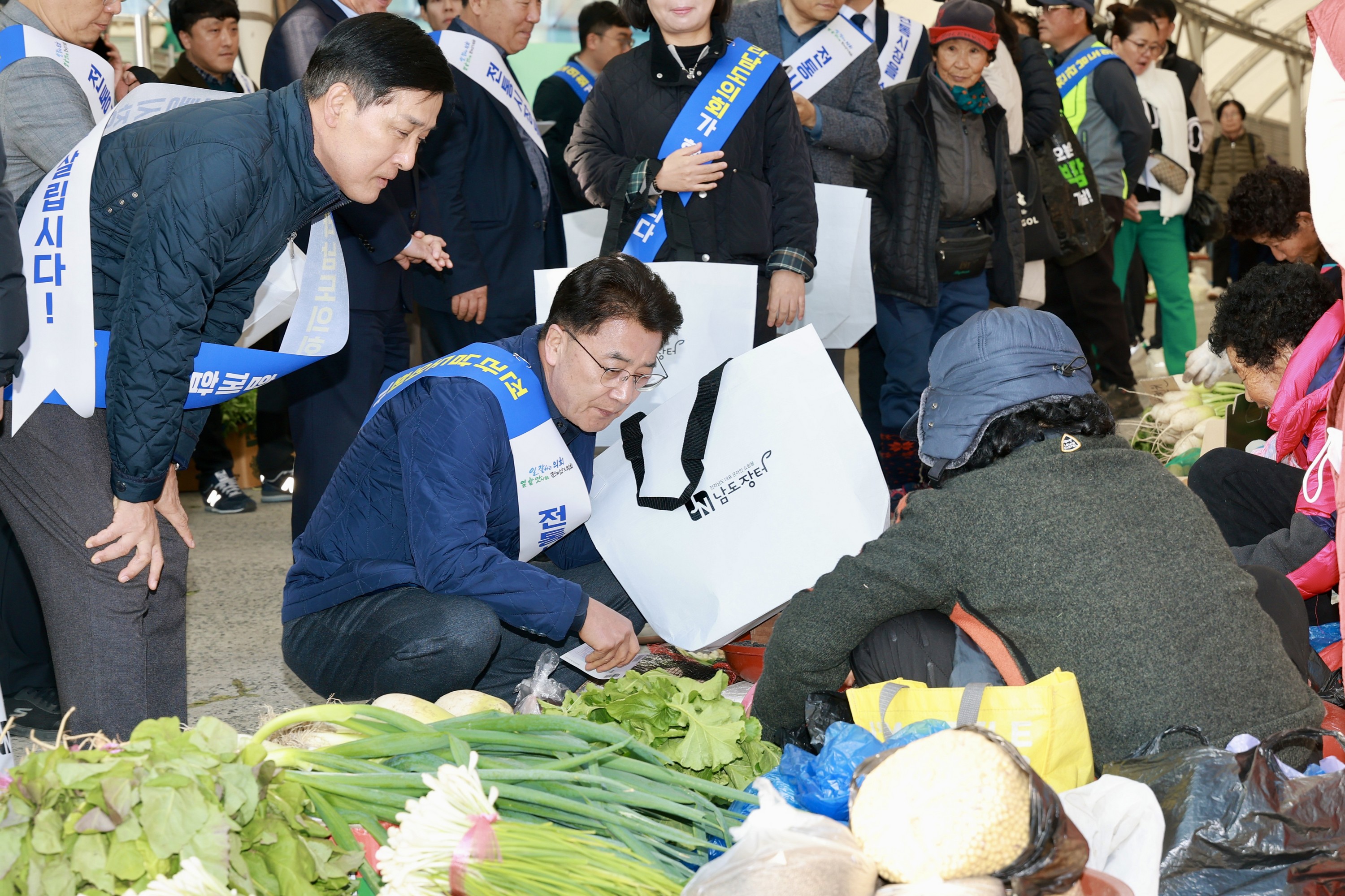 25년11월24일 민생경제 회복 전통시장 장보기 캠페인 - 0052