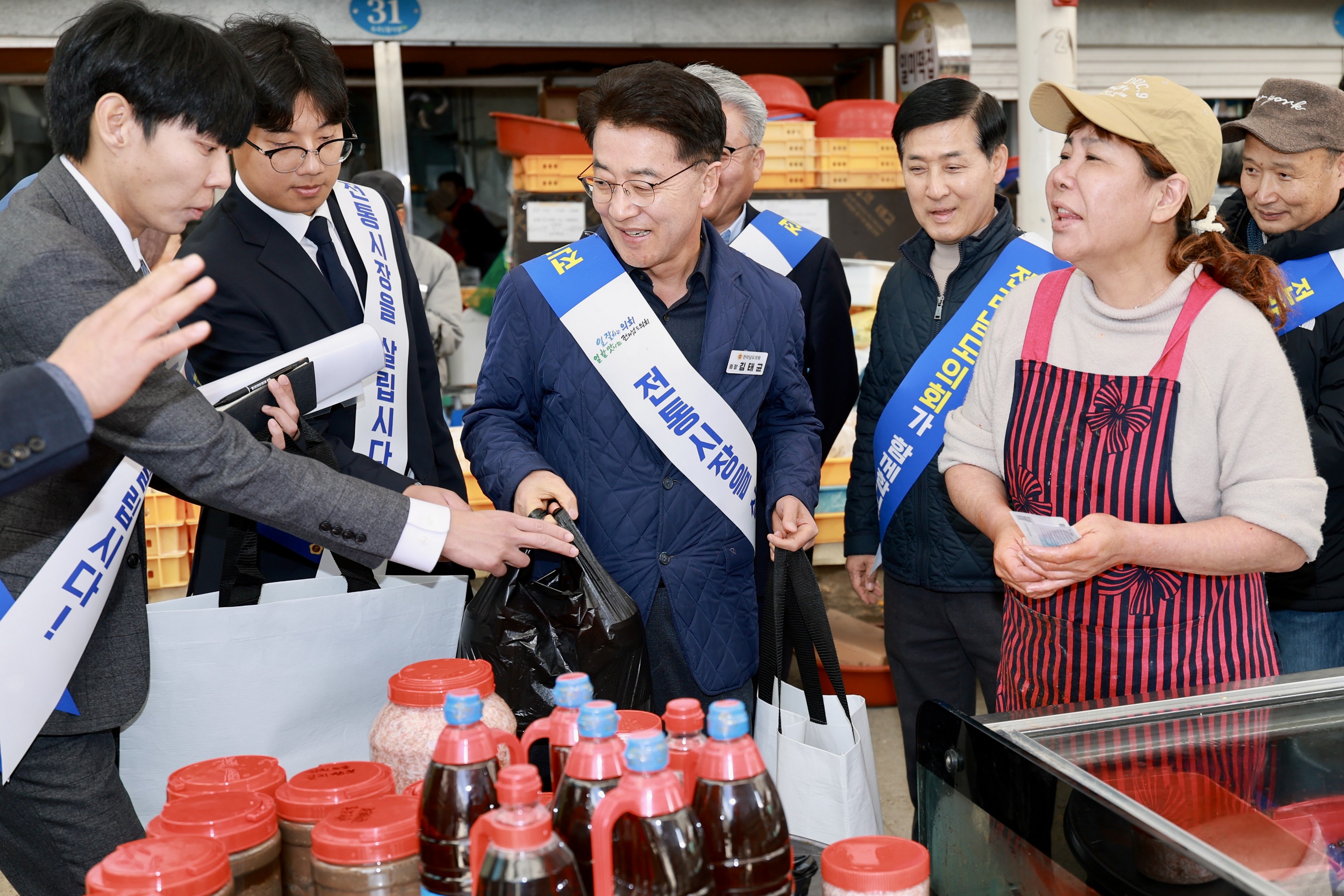 25년11월24일 민생경제 회복 전통시장 장보기 캠페인 - 0175