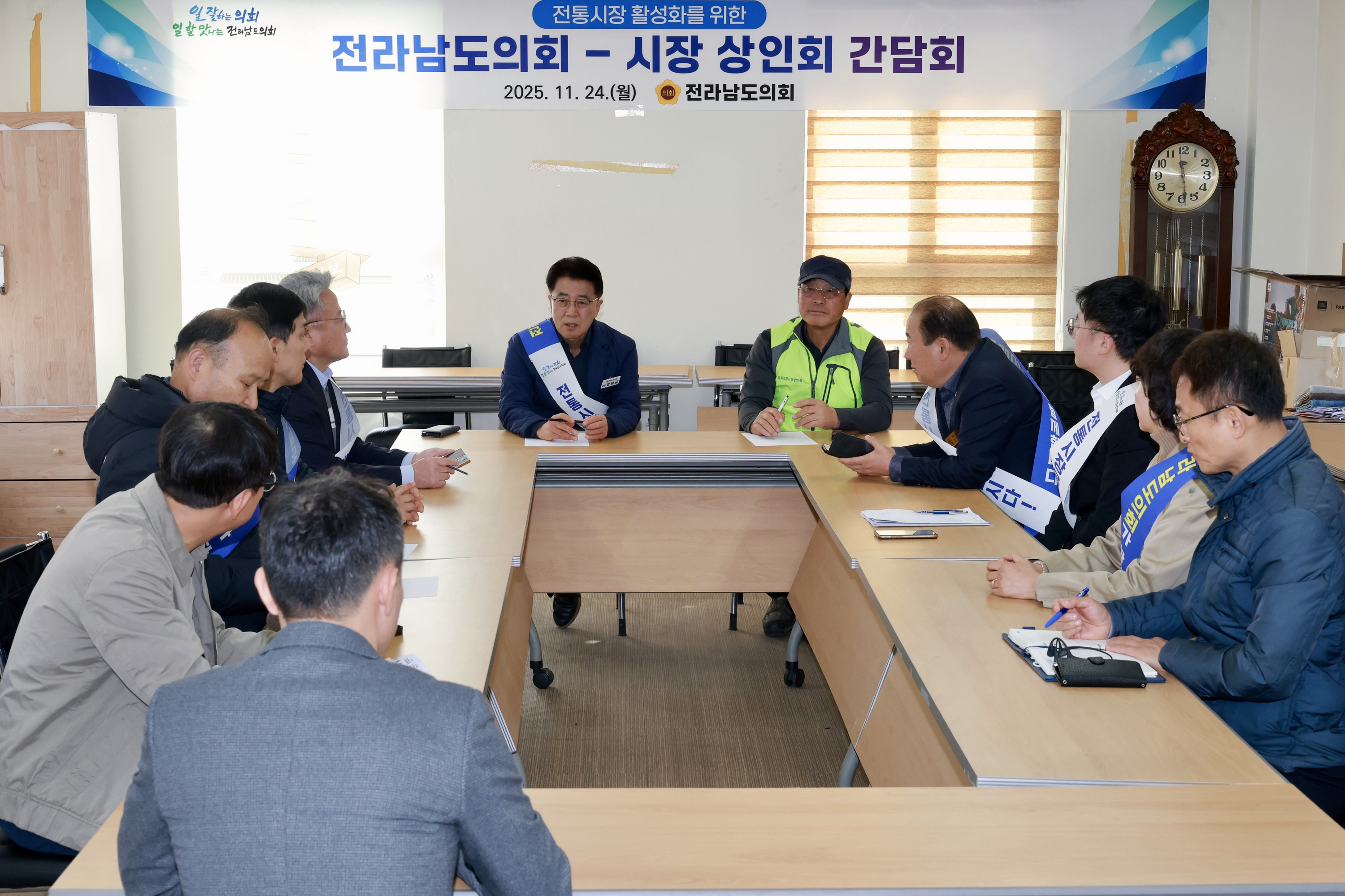 25년11월24일 민생경제 회복 전통시장 장보기 캠페인 - 0393