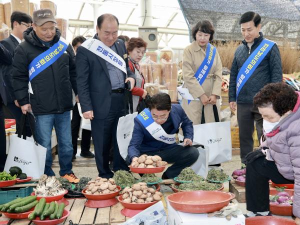 25년11월24일 민생경제 회복 전통시장 장보기 캠페인 - 014 6