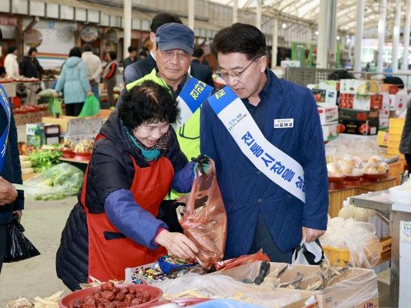 25년11월24일 민생경제 회복 전통시장 장보기 캠페인 - 008 3