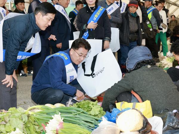 25년11월24일 민생경제 회복 전통시장 장보기 캠페인 - 005 2