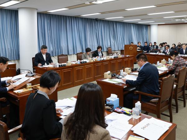 25년11월21일 제395회 제2차 정례회 기획행정위원회 예산안 심사 등 회의 (6) 2