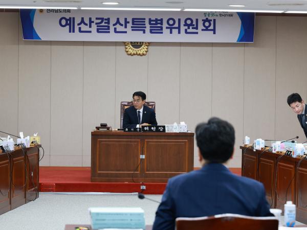 25년11월27일 전라남도교육비특별회계 2025년도 제2회 추가경정 예산안 심사 - 009 3