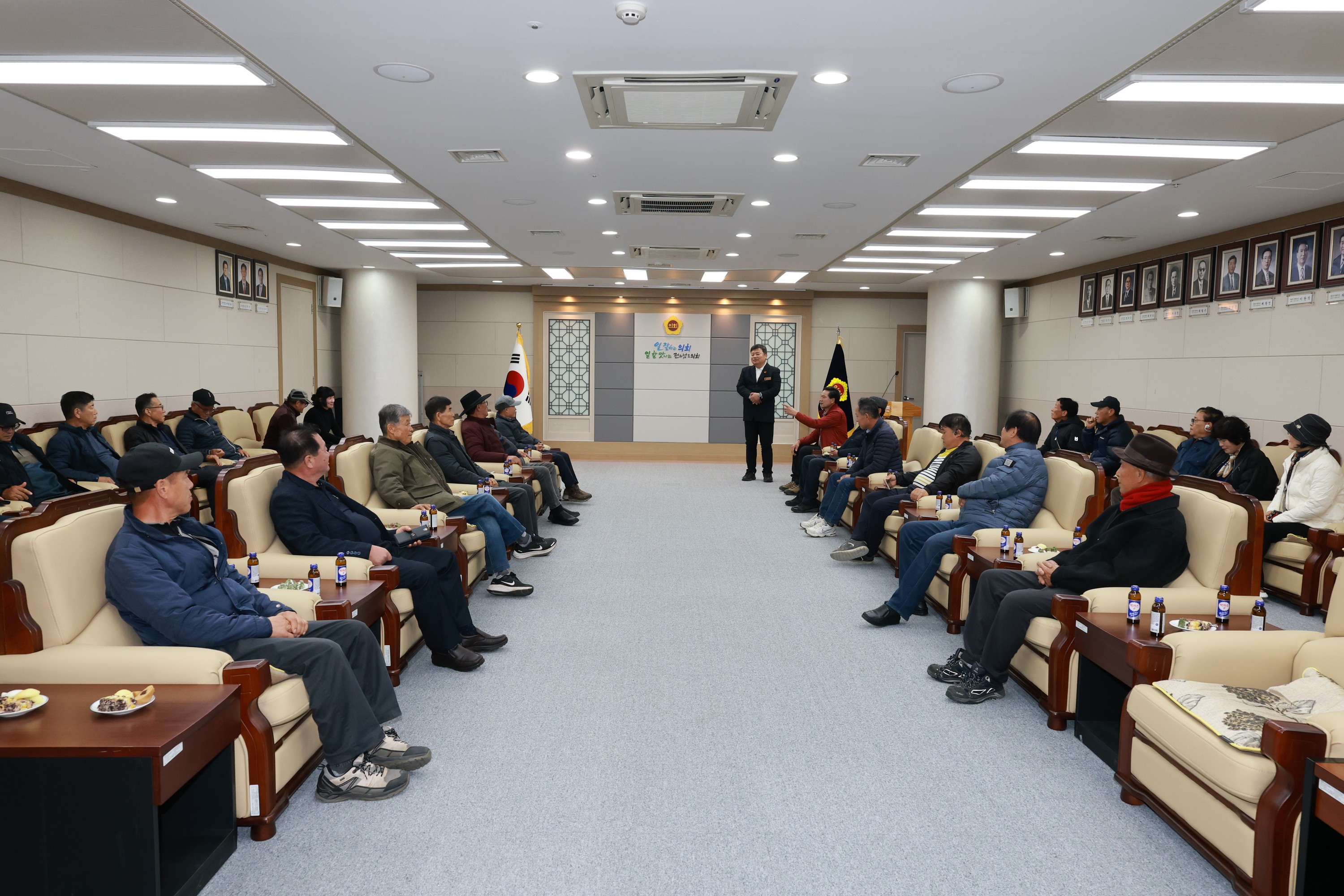 25년11월20일 순천시 황전면 이장단협의회 도의회 방문 - 0065