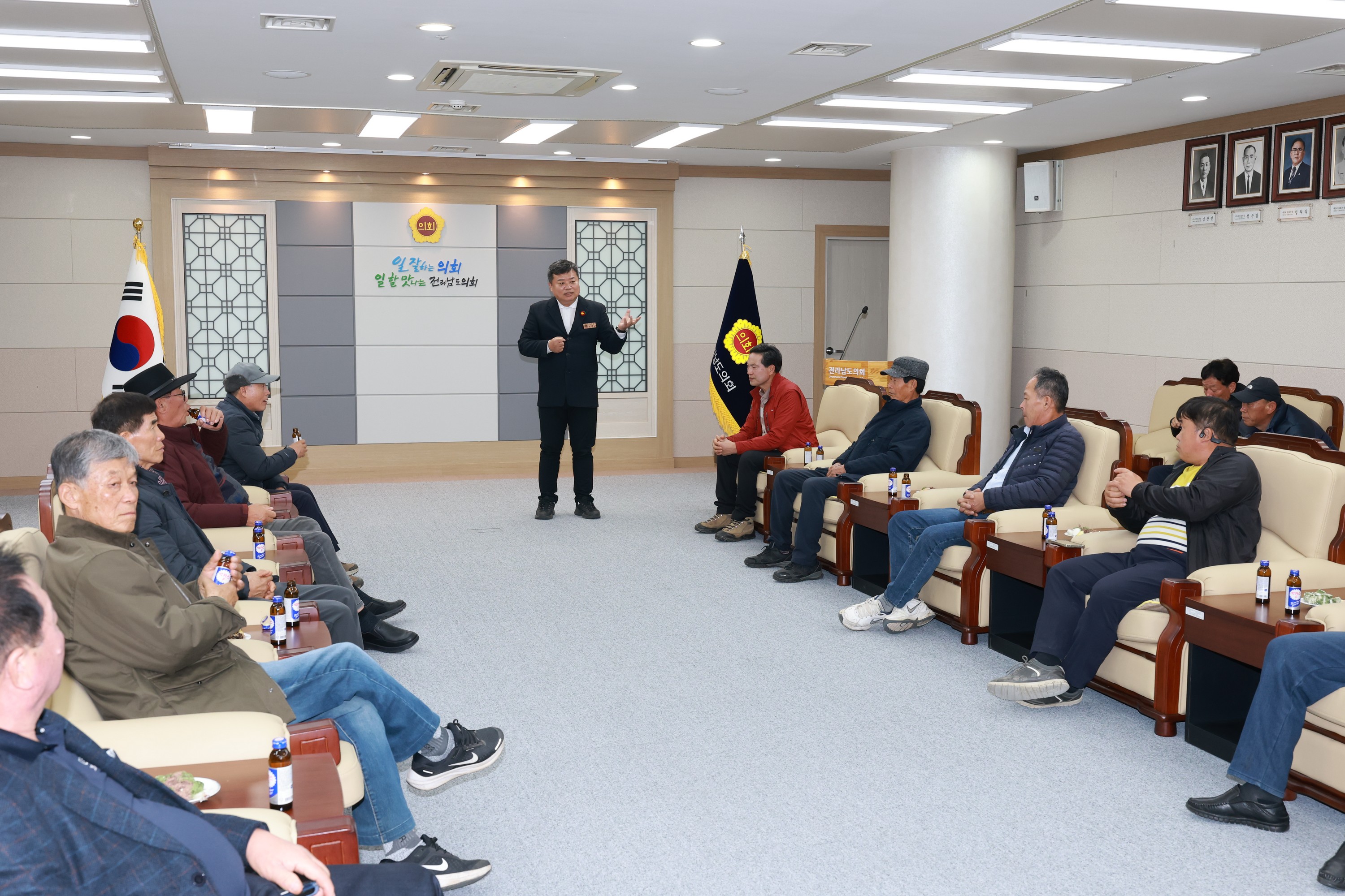 25년11월20일 순천시 황전면 이장단협의회 도의회 방문 - 0111