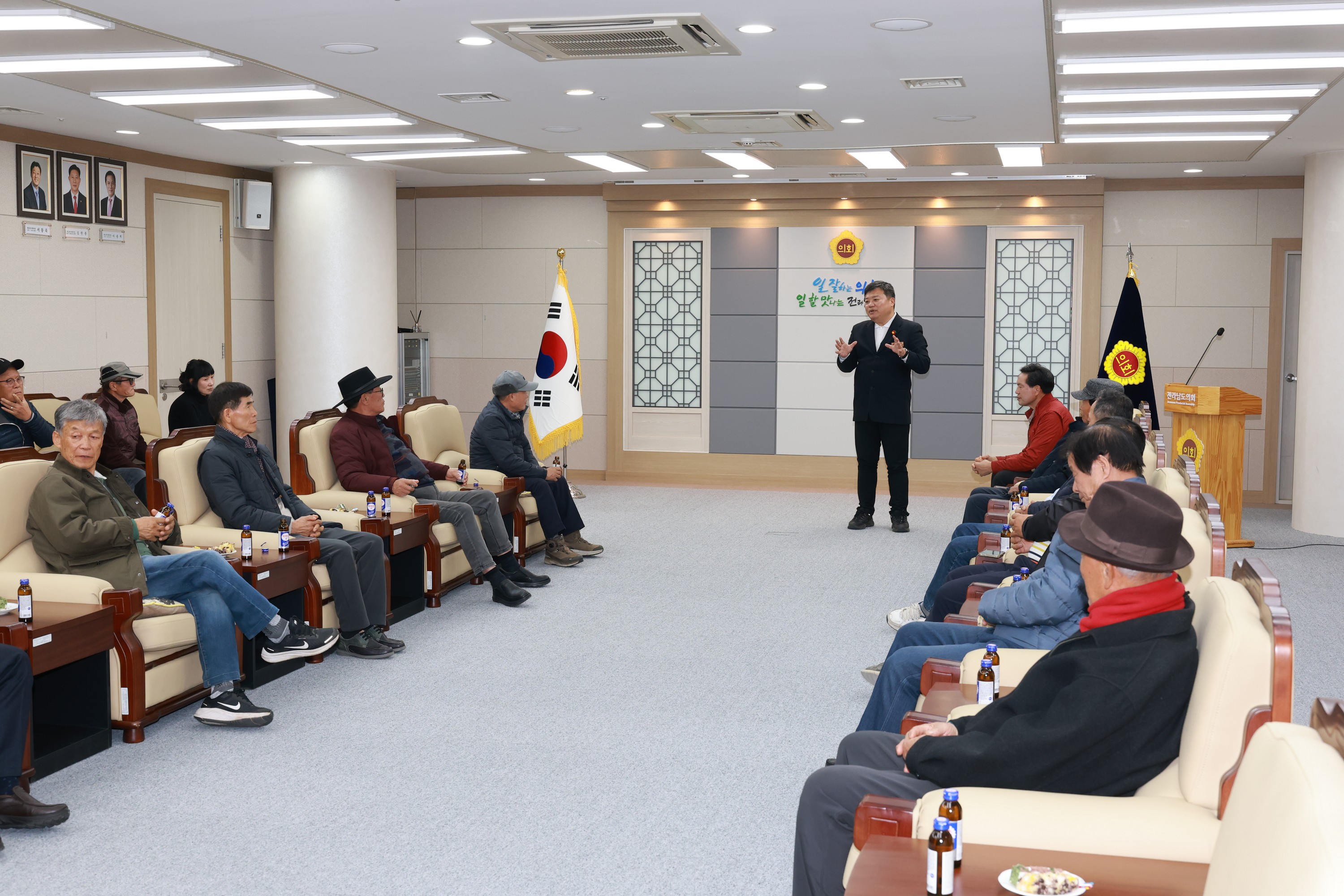 25년11월20일 순천시 황전면 이장단협의회 도의회 방문 - 0122