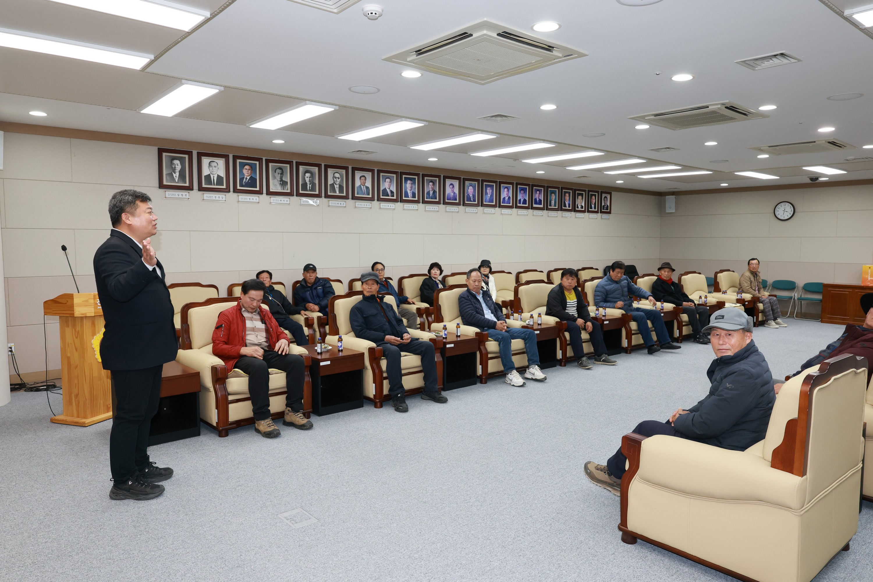 25년11월20일 순천시 황전면 이장단협의회 도의회 방문 - 0089